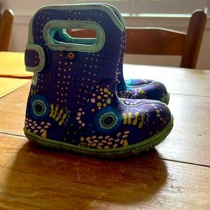 Size 7 Bogs fuzzy inside